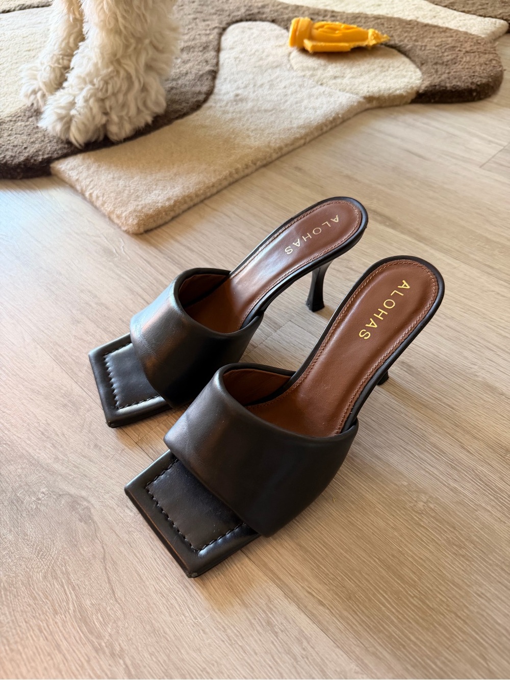 ALOHAS Black Square-Toe Puffy Mule
